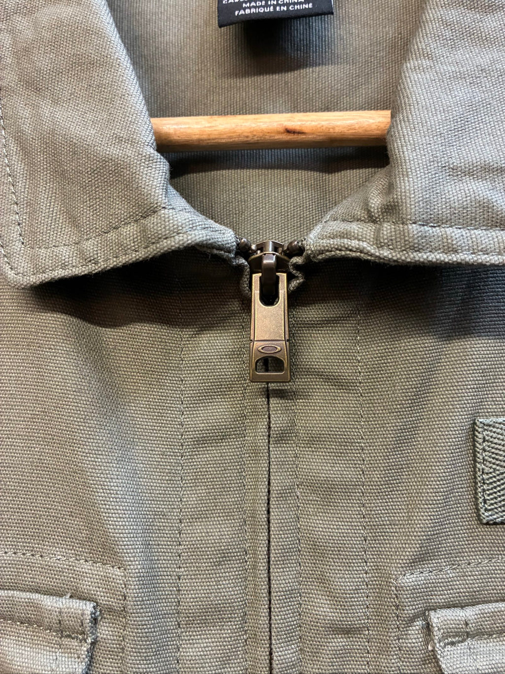 Oakley khaki military field jacket with breast and side pockets, regular fit.