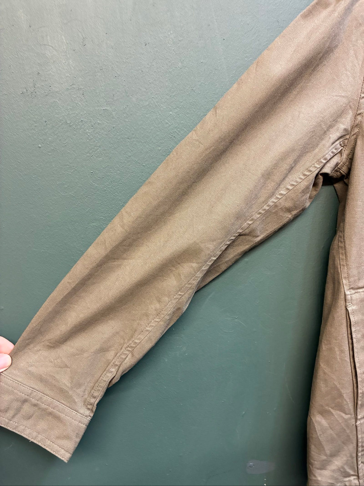 Oakley khaki military field jacket with breast and side pockets, regular fit.