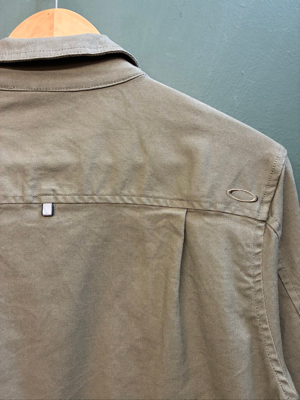Oakley khaki military field jacket with breast and side pockets, regular fit.