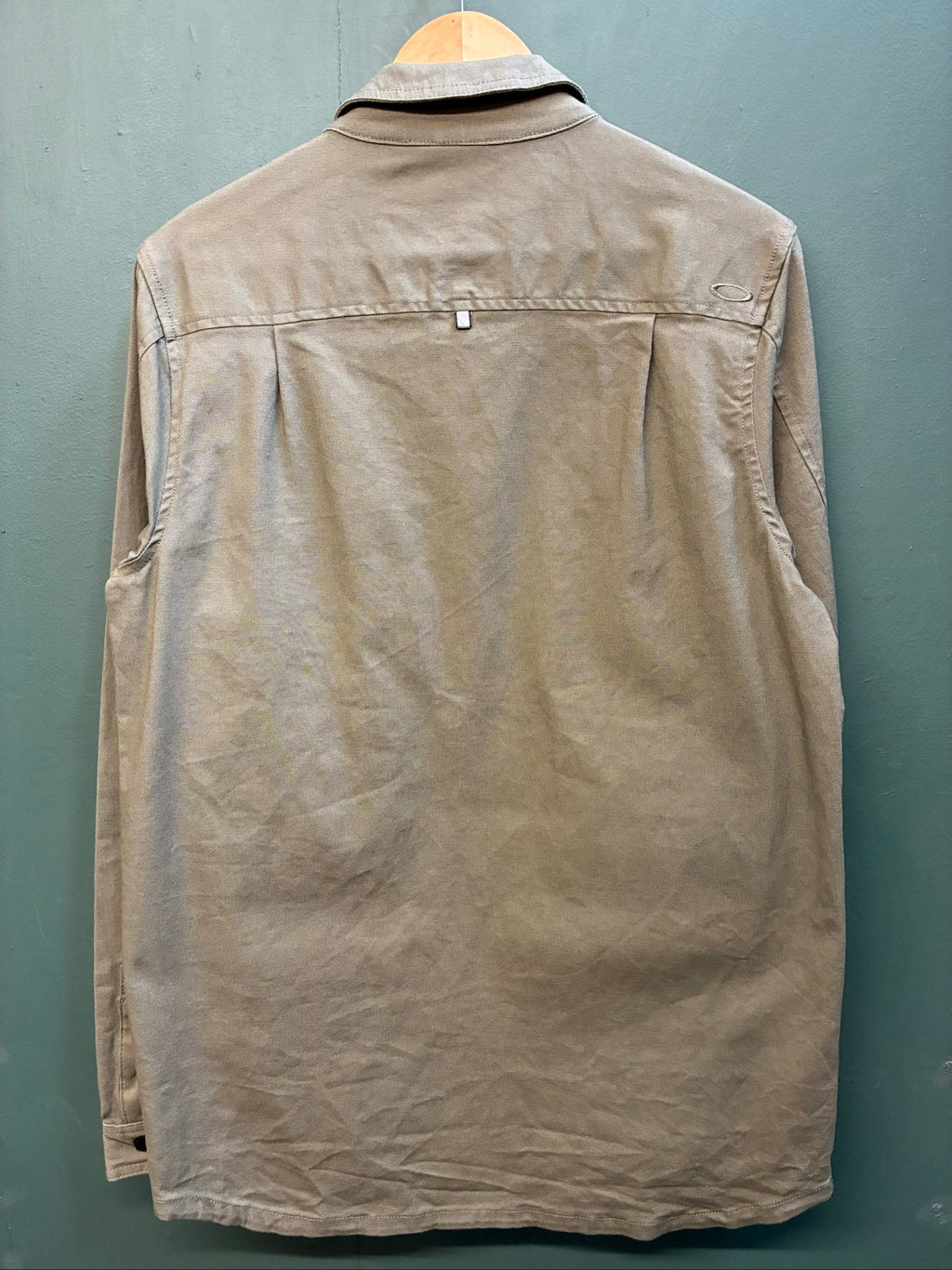 Oakley khaki military field jacket with breast and side pockets, regular fit.