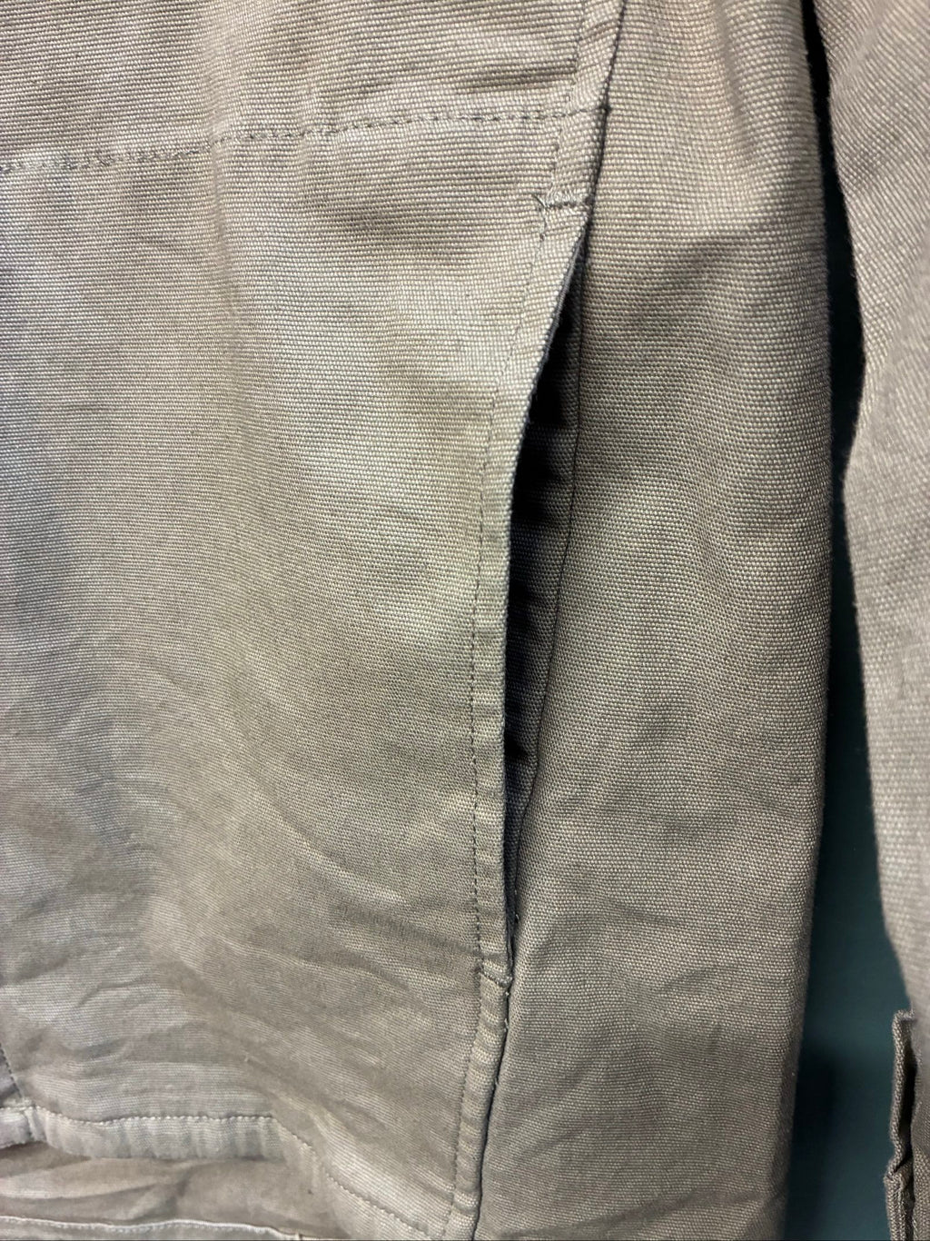 Oakley khaki military field jacket with breast and side pockets, regular fit.