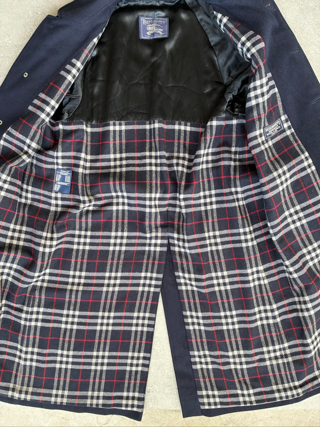 Burberry navy coat wool alpaca blend with checked lining and original belt.