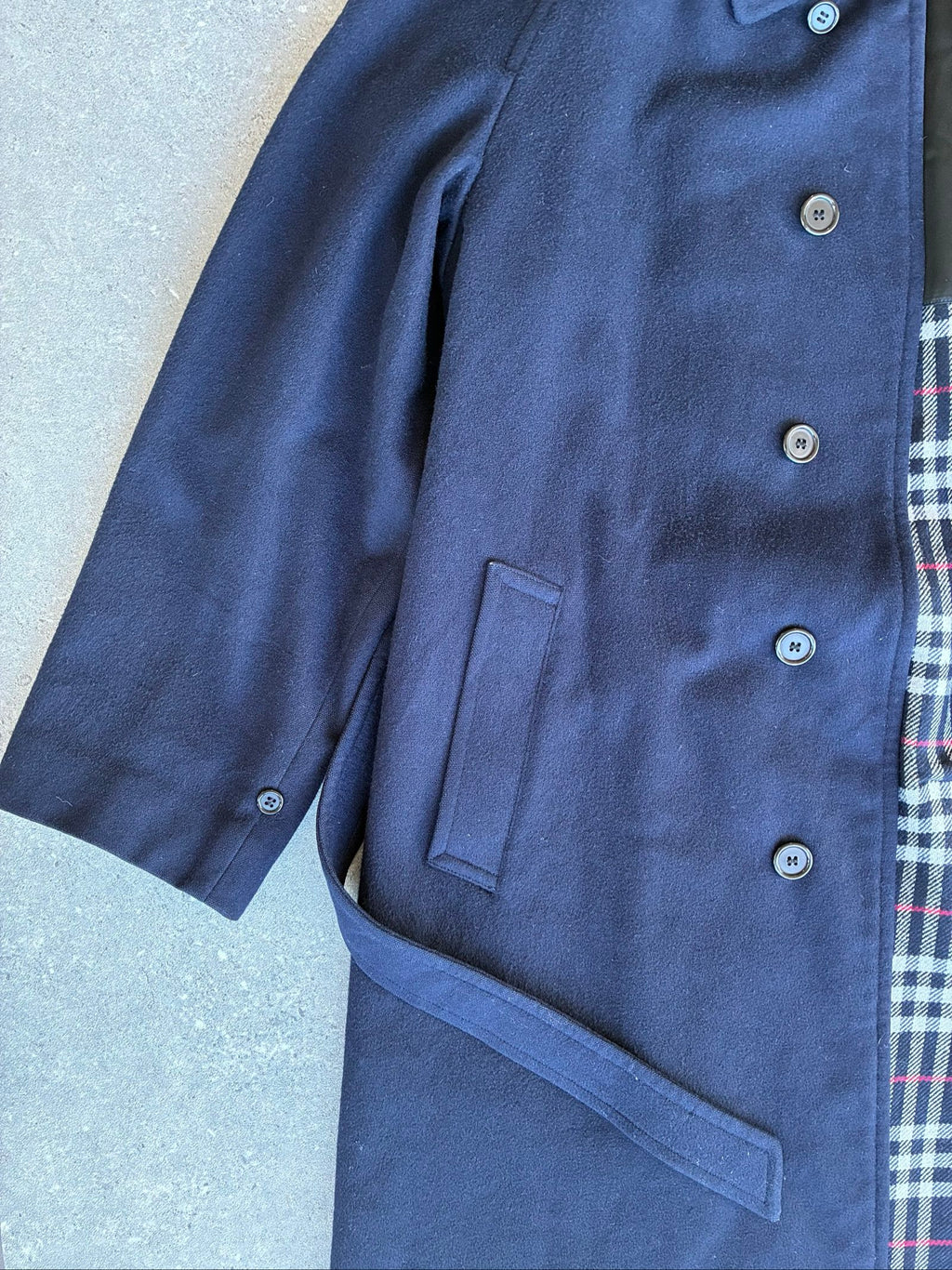 Burberry navy coat wool alpaca blend with checked lining and original belt.