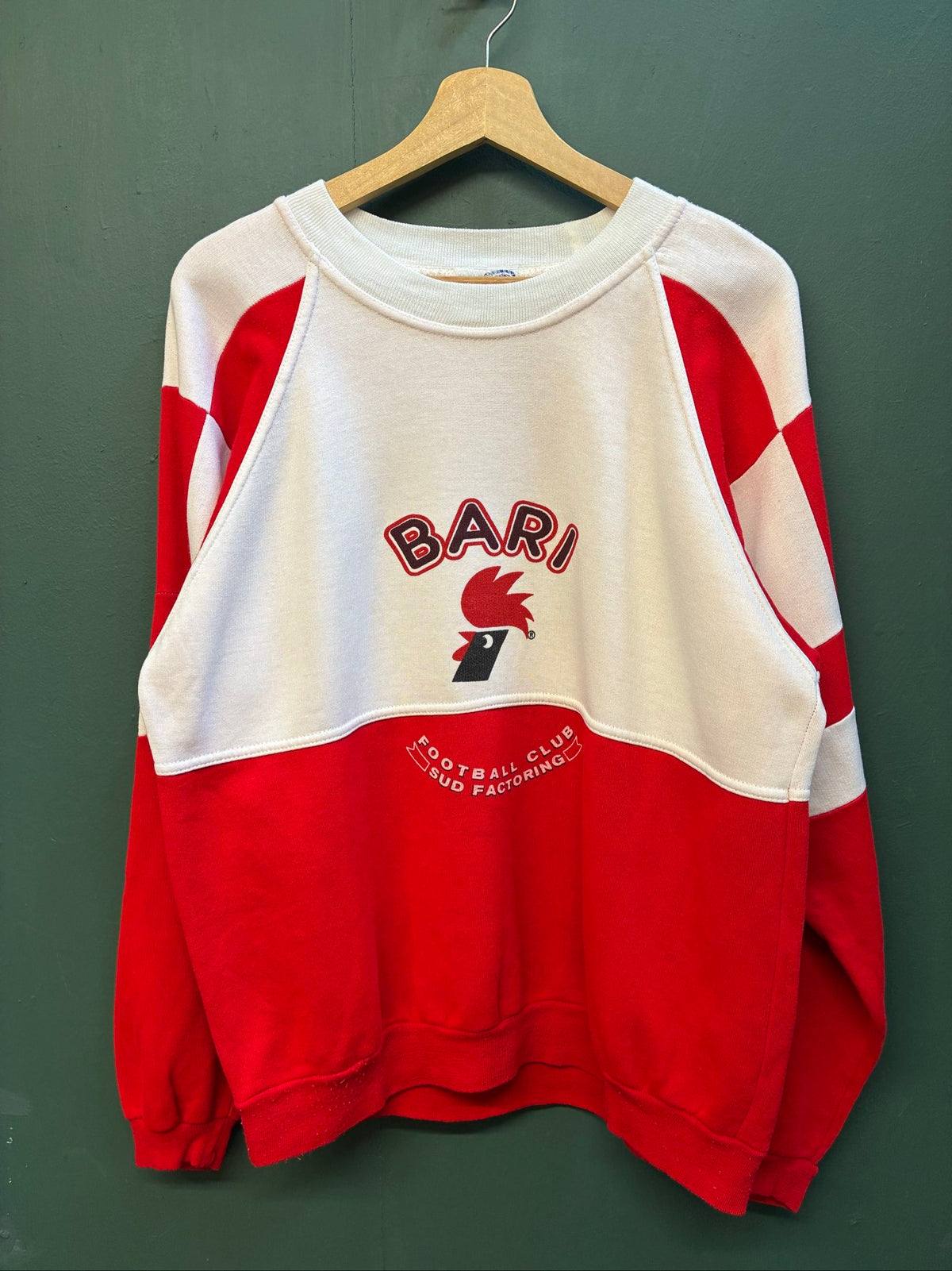 Vintage Bari red and white football sweatshirt, 90s design, excellent condition, medium size.