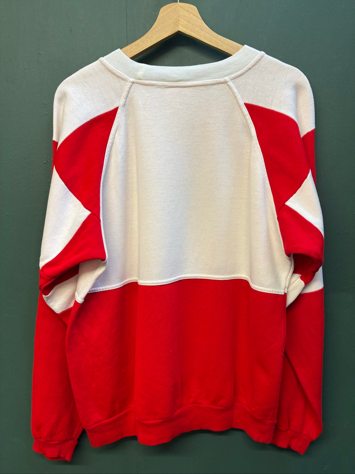 Vintage Bari red and white football sweatshirt, 90s design, excellent condition, medium size.
