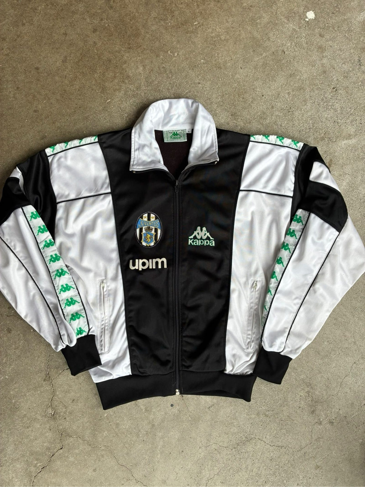 Kappa vintage Juventus track jacket black green white with logo and 90s design.
