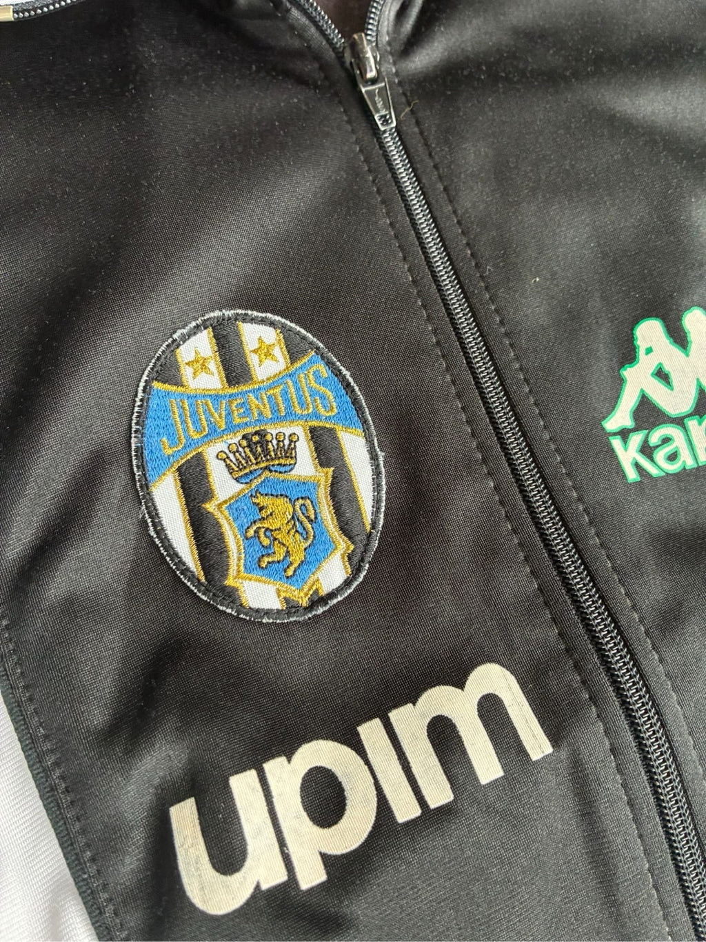 Kappa vintage Juventus track jacket black green white with logo and 90s design.