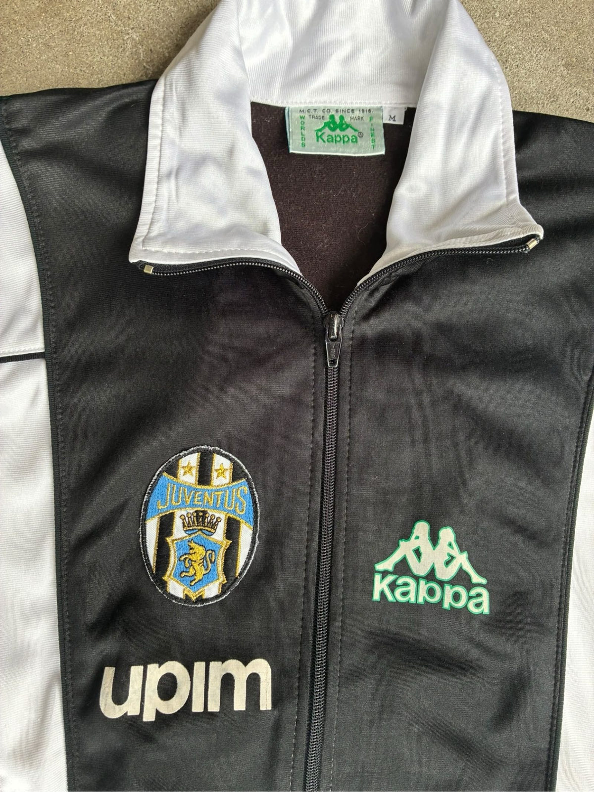 Kappa vintage Juventus track jacket black green white with logo and 90s design.