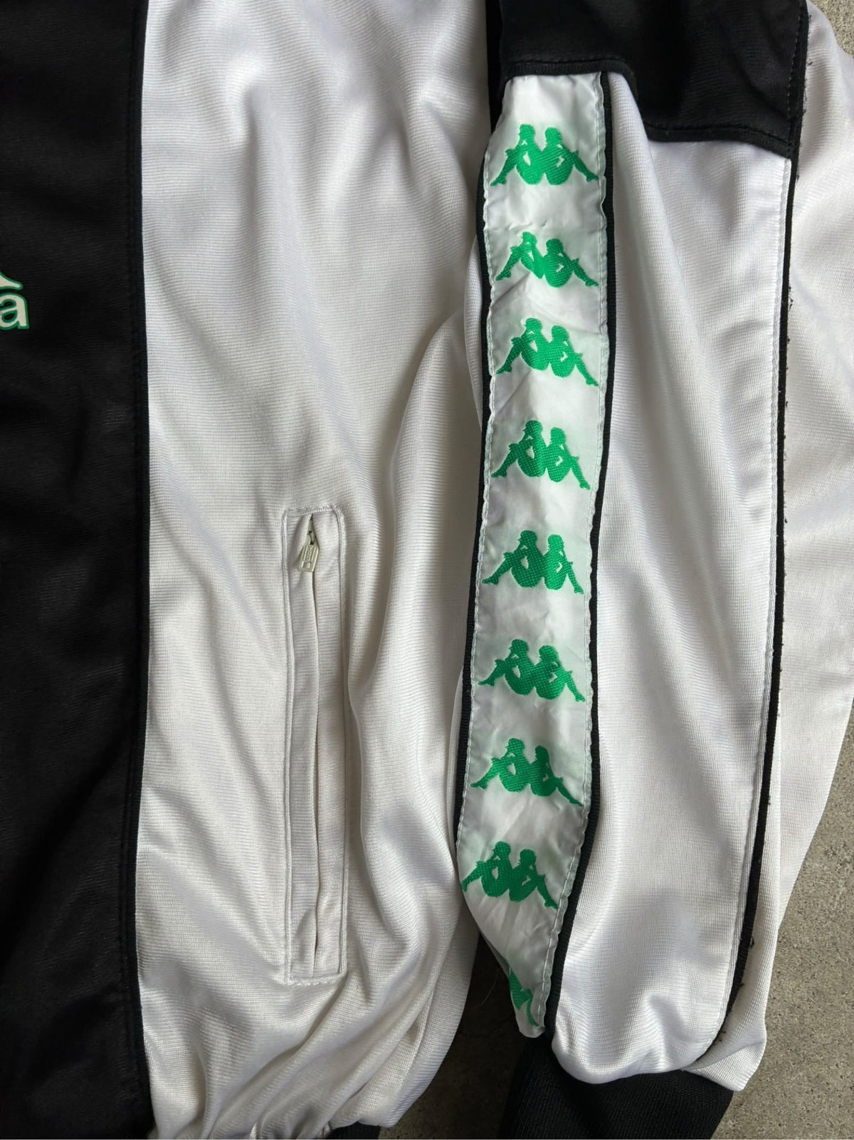 Kappa vintage Juventus track jacket black green white with logo and 90s design.