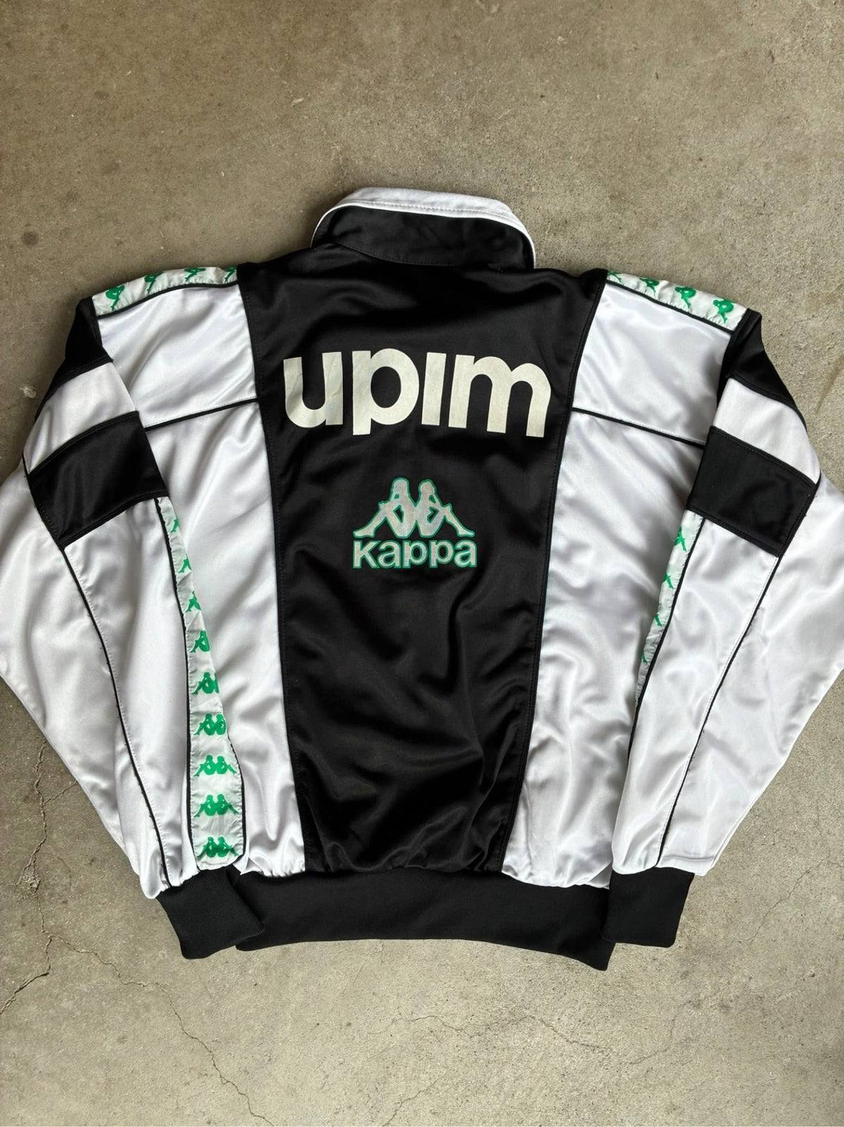 Kappa vintage Juventus track jacket black green white with logo and 90s design.