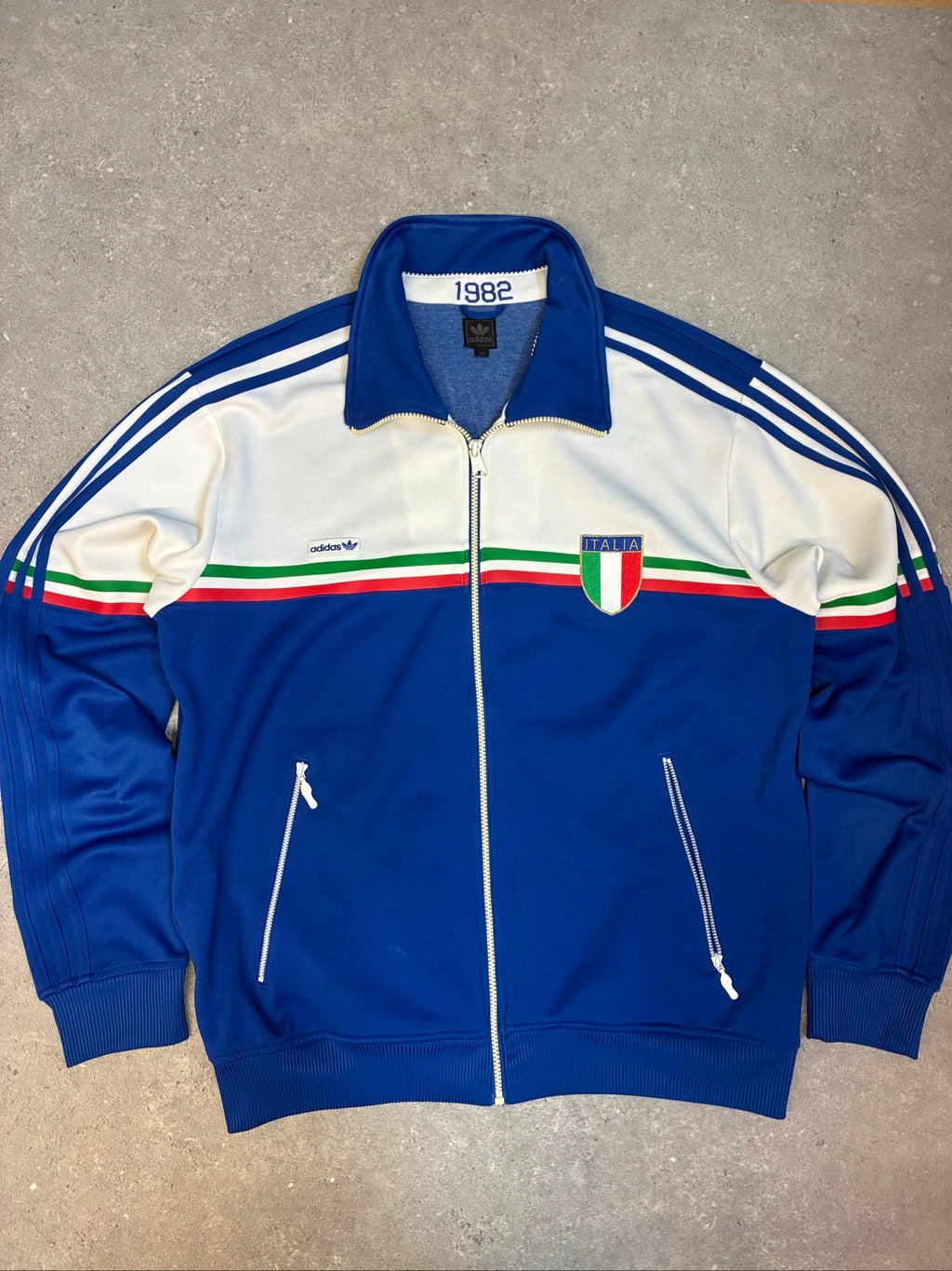 Adidas Originals vintage track jacket white and blue, full zip, detailed zip pullers.