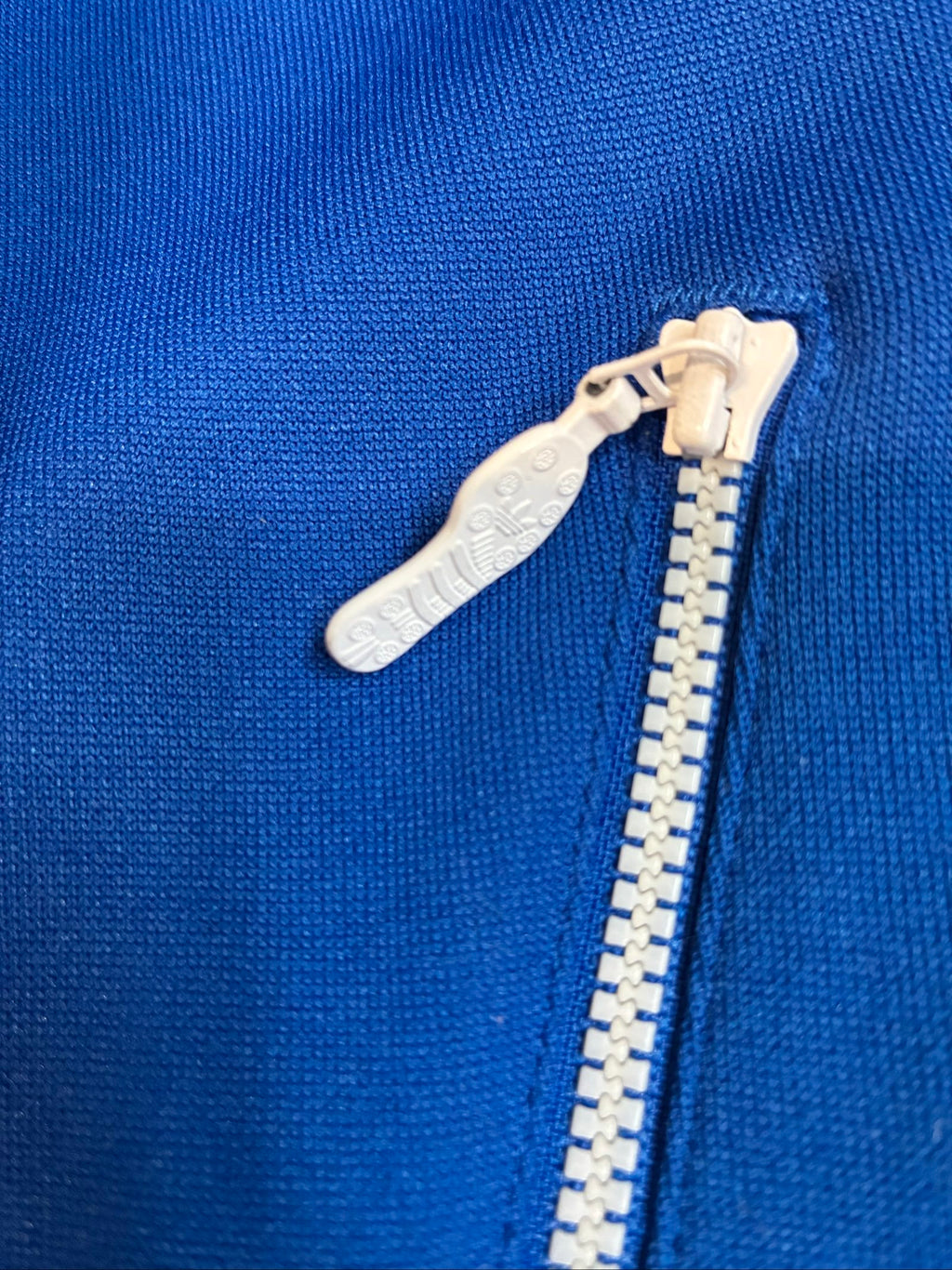Adidas Originals vintage track jacket white and blue, full zip, detailed zip pullers.