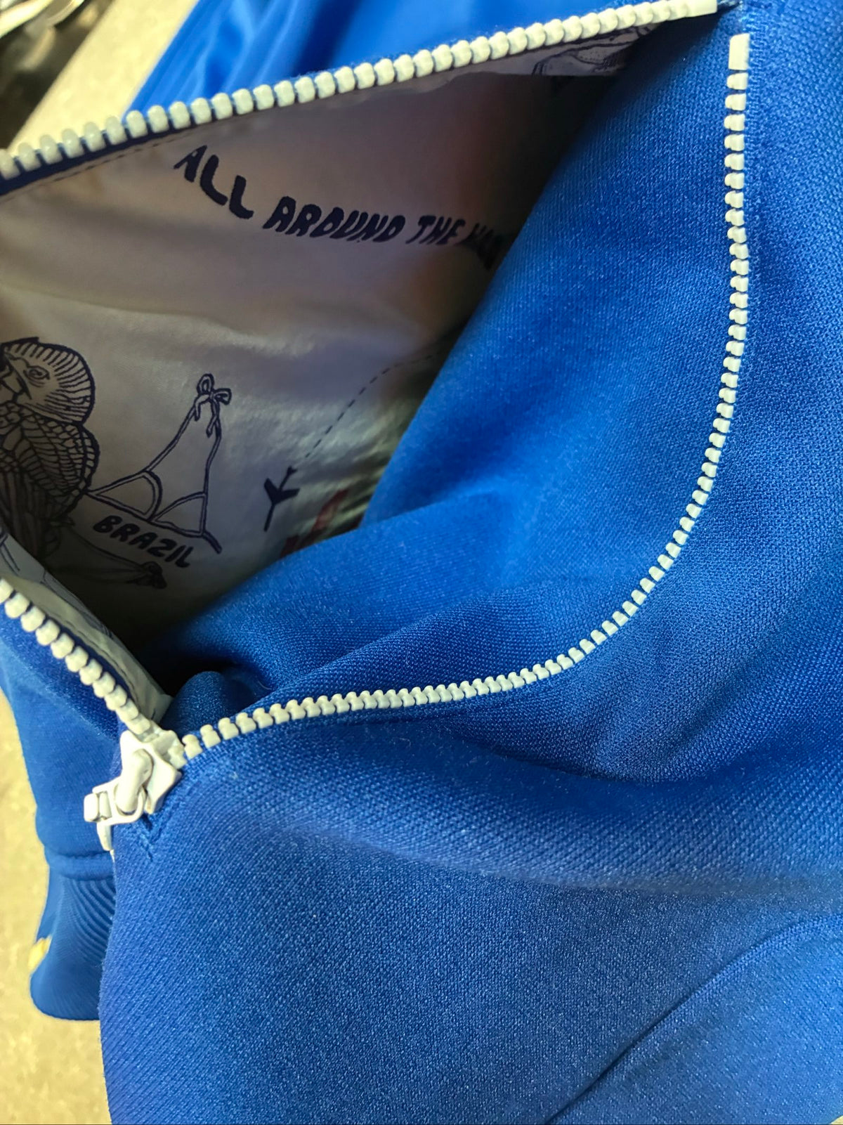 Adidas Originals vintage track jacket white and blue, full zip, detailed zip pullers.