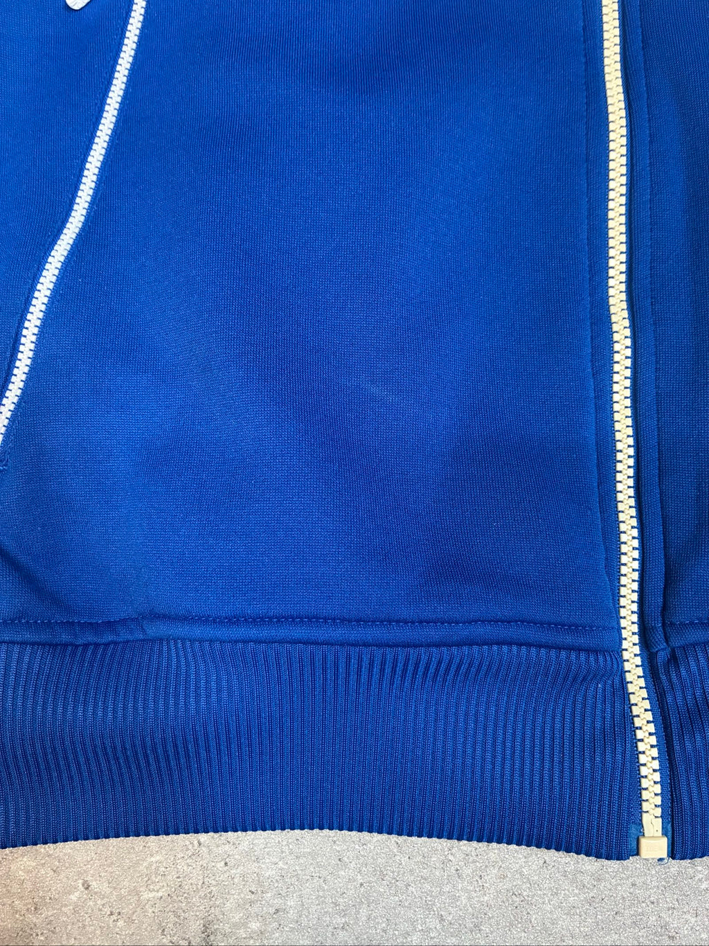 Adidas Originals vintage track jacket white and blue, full zip, detailed zip pullers.